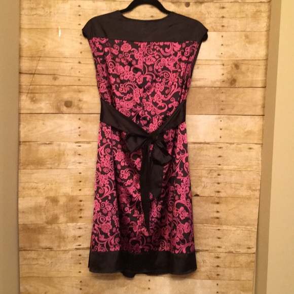 Guess Dress Small Silky Black and Mauve print - Picture 2 of 4